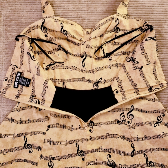 *****SOLD*****         Hot Topic  Music Note Dress - Picture 9 of 14